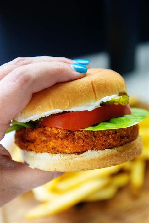 How does Spicy Chicken Patty fit into your Daily Goals - calories, carbs, nutrition