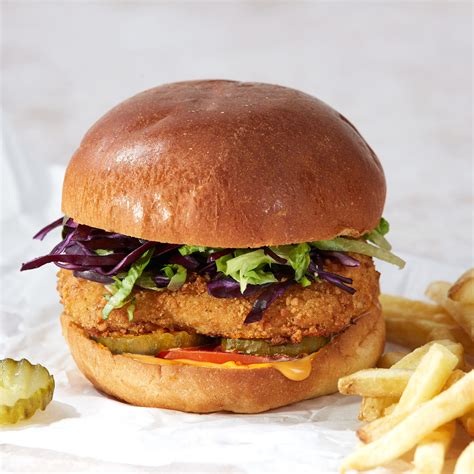 How does Spicy Chipotle Crispy Chicken Sandwich fit into your Daily Goals - calories, carbs, nutrition