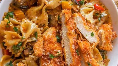 How does Spicy Louisiana & Blue Cheese Sauce fit into your Daily Goals - calories, carbs, nutrition