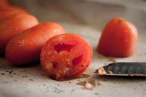 How does Spicy Red Wine Tomato Sauce fit into your Daily Goals - calories, carbs, nutrition