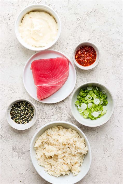 How does Spicy Tuna Skinny Roll fit into your Daily Goals - calories, carbs, nutrition