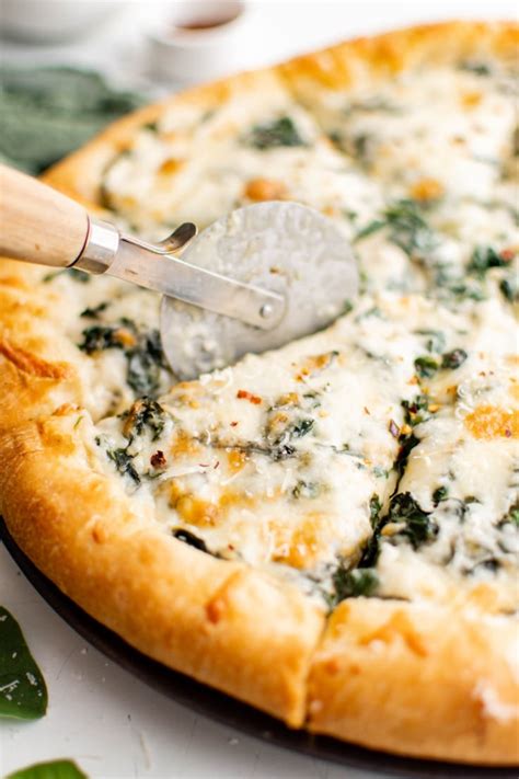 How does Spinach Alfredo Pizza fit into your Daily Goals - calories, carbs, nutrition