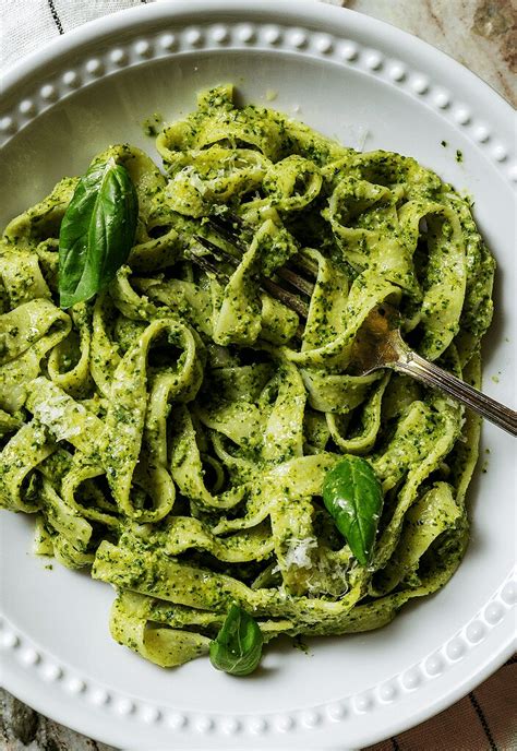 How does Spinach Fettuccine w/Tomato Basil Sauce fit into your Daily Goals - calories, carbs, nutrition