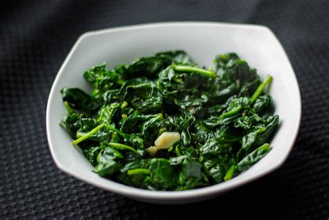 How does Spinach Fresh Sauteed 2 oz fit into your Daily Goals - calories, carbs, nutrition