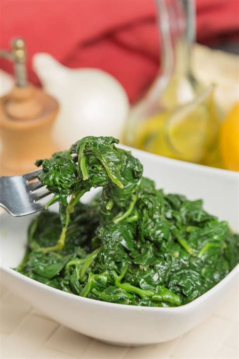 How does Spinach Fresh Steamed with Garlic 4 oz fit into your Daily Goals - calories, carbs, nutrition