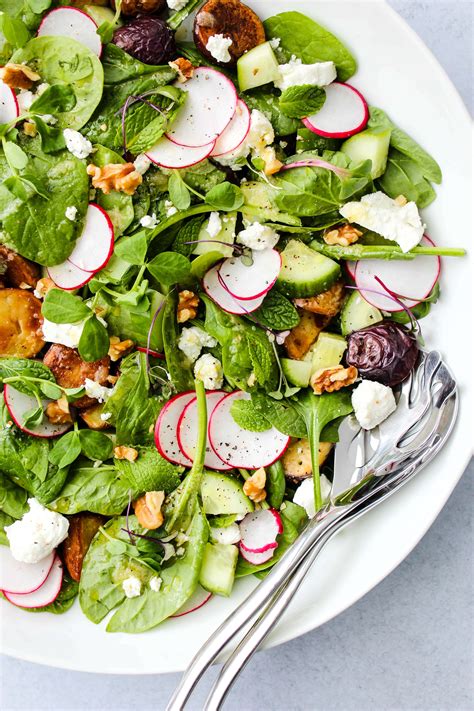 How does Spinach Goat Cheese Salad w/Chicken fit into your Daily Goals - calories, carbs, nutrition