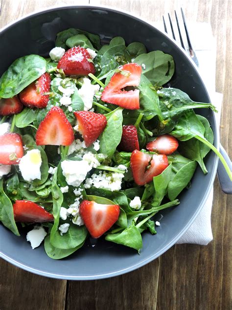 How does Spinach Salad Side fit into your Daily Goals - calories, carbs, nutrition