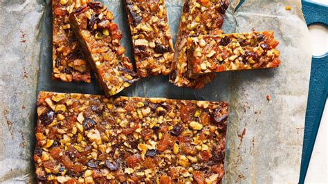 How does Spirulina Energy Bar-14g fit into your Daily Goals - calories, carbs, nutrition