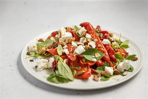 How does Spring Mix, Goat Cheese, Almonds fit into your Daily Goals - calories, carbs, nutrition