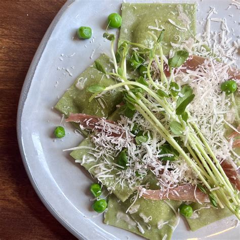 How does Spring Pea Ravioli fit into your Daily Goals - calories, carbs, nutrition