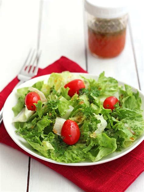 How does Sriracha Vinaigrette fit into your Daily Goals - calories, carbs, nutrition