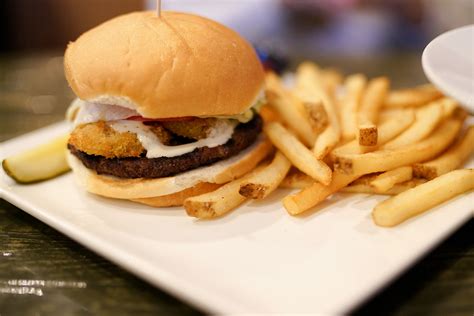 How does State Fair Burger fit into your Daily Goals - calories, carbs, nutrition