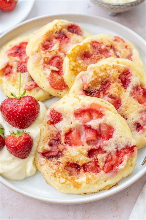 How does Stawberries and Cream Pancakes fit into your Daily Goals - calories, carbs, nutrition