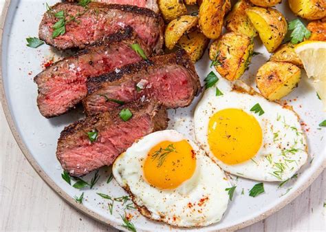 How does Steak, Egg, & Cheese on Flatbread fit into your Daily Goals - calories, carbs, nutrition