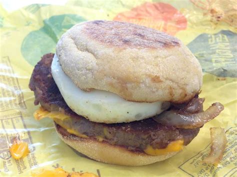 How does Steak Egg Mcmuffin fit into your Daily Goals - calories, carbs, nutrition