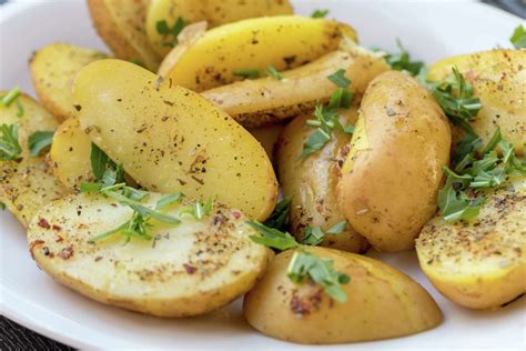 How does Steamed New Potatoes fit into your Daily Goals - calories, carbs, nutrition