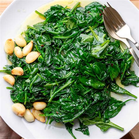 How does Steamed Spinach With Garlic fit into your Daily Goals - calories, carbs, nutrition