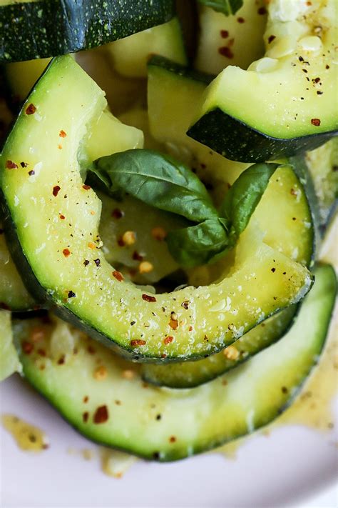 How does Steamed Zucchini fit into your Daily Goals - calories, carbs, nutrition