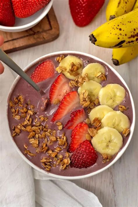 How does Strawberry Banana Acai Bowl fit into your Daily Goals - calories, carbs, nutrition