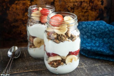 How does Strawberry Banana Parfait Oatmeal fit into your Daily Goals - calories, carbs, nutrition