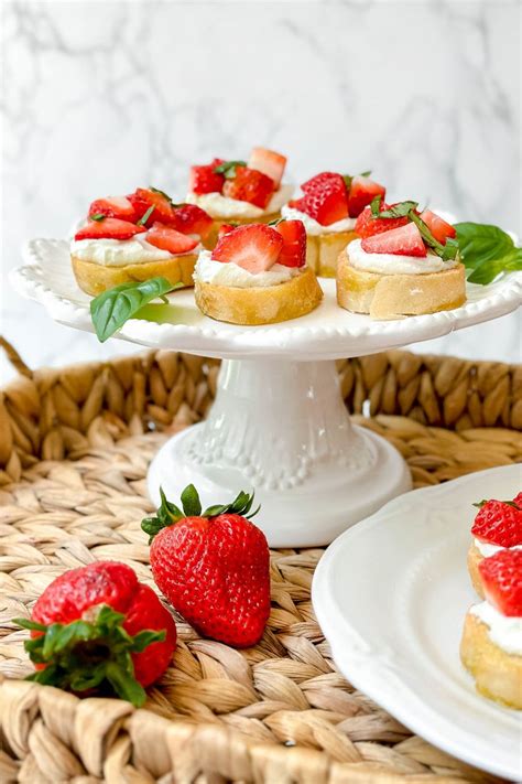 How does Strawberry Bruschetta fit into your Daily Goals - calories, carbs, nutrition