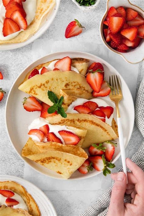 How does Strawberry Cheese Crepe fit into your Daily Goals - calories, carbs, nutrition