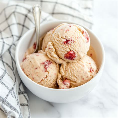 How does Strawberry Ice Cream fit into your Daily Goals - calories, carbs, nutrition