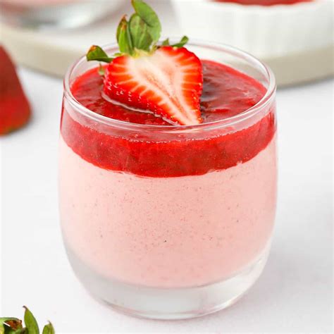 How does Strawberry Mousse Cups fit into your Daily Goals - calories, carbs, nutrition