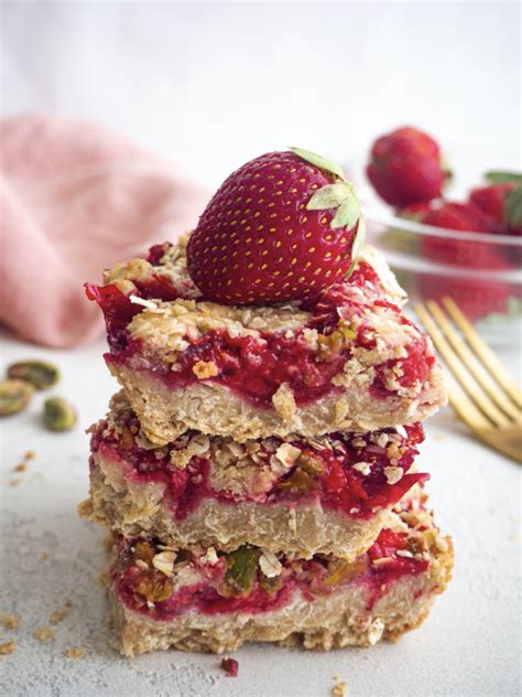 How does Strawberry Oatmeal Bars fit into your Daily Goals - calories, carbs, nutrition