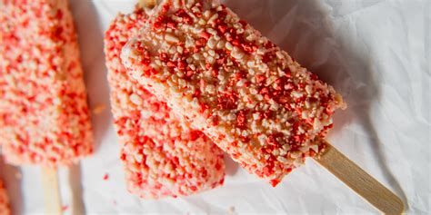 How does Strawberry Shortcake Ice Cream Bar fit into your Daily Goals - calories, carbs, nutrition