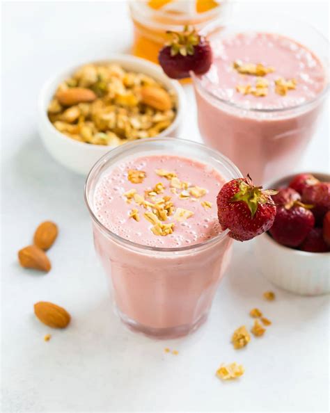 How does Strawberry Smoothie fit into your Daily Goals - calories, carbs, nutrition