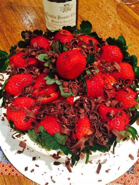 How does Strawberry Sponge Torte fit into your Daily Goals - calories, carbs, nutrition