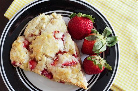 How does Strawberry Sunflower Scone (75885.0) fit into your Daily Goals - calories, carbs, nutrition