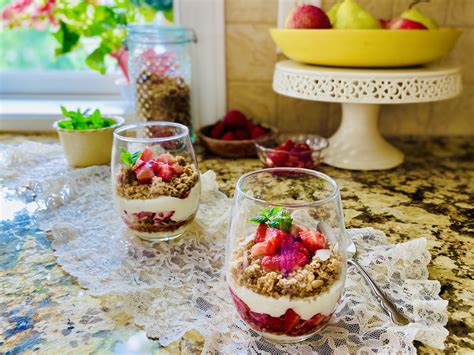 How does Strawberry Yogurt Granola Parfait fit into your Daily Goals - calories, carbs, nutrition