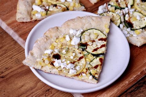 How does Summer Squash and Garlic Pizza fit into your Daily Goals - calories, carbs, nutrition