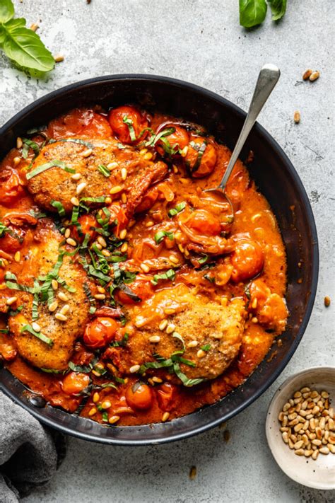 How does Sun-Dried Tomato Basil Chicken fit into your Daily Goals - calories, carbs, nutrition