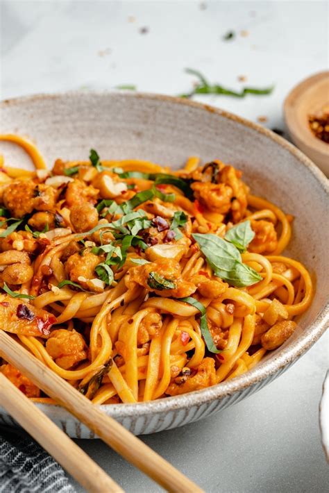 How does Sweet Chilli Chicken Noodles fit into your Daily Goals - calories, carbs, nutrition