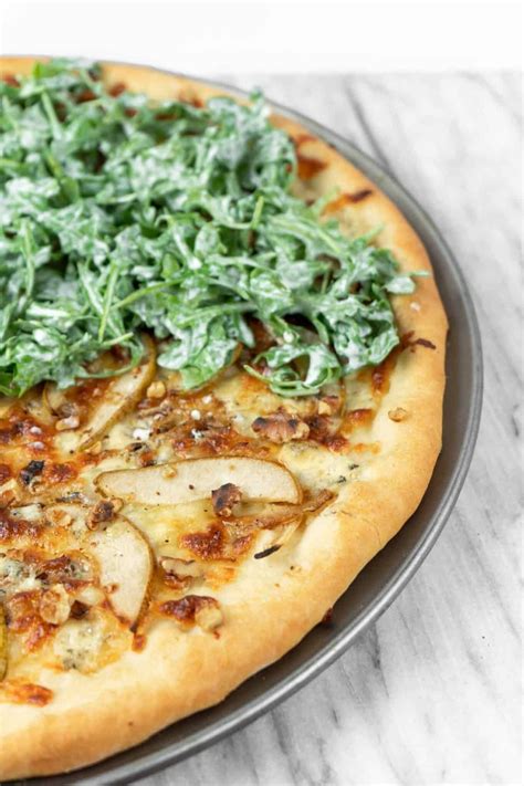 How does Sweet Onion and Gorgonzola Pizza fit into your Daily Goals - calories, carbs, nutrition