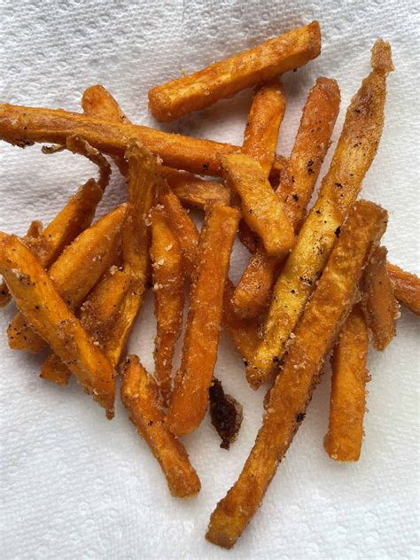 How does Sweet Potato Fries (Large) fit into your Daily Goals - calories, carbs, nutrition