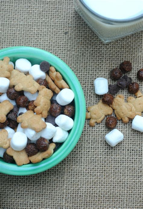 How does Sweet S'more Snack Mix fit into your Daily Goals - calories, carbs, nutrition