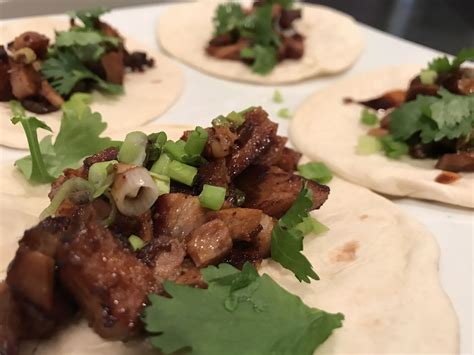 How does Szechuan Pork Street Taco fit into your Daily Goals - calories, carbs, nutrition