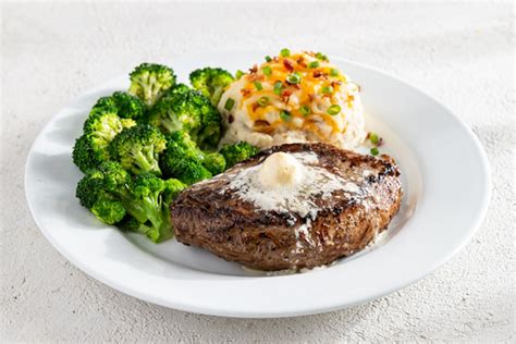 How does T.G.I. FRIDAY'S, classic sirloin steak (10 oz) fit into your Daily Goals - calories, carbs, nutrition