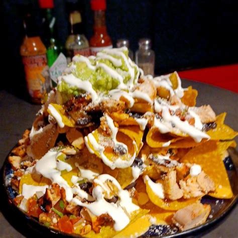 How does THab Nachos Ancho Chicken fit into your Daily Goals - calories, carbs, nutrition