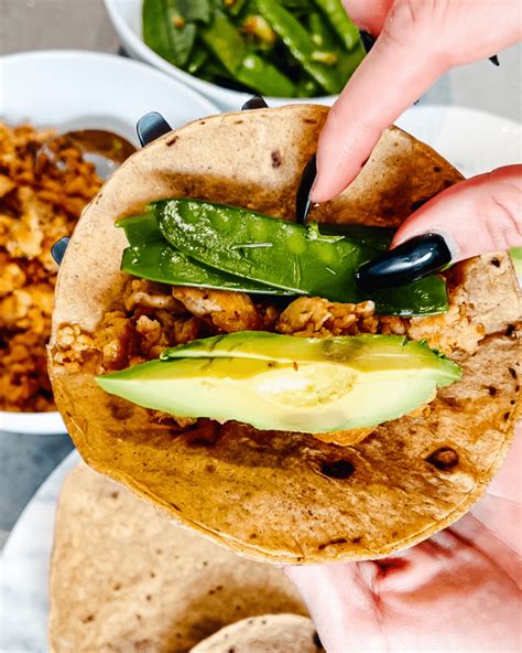 How does Tacos al Pastor fit into your Daily Goals - calories, carbs, nutrition