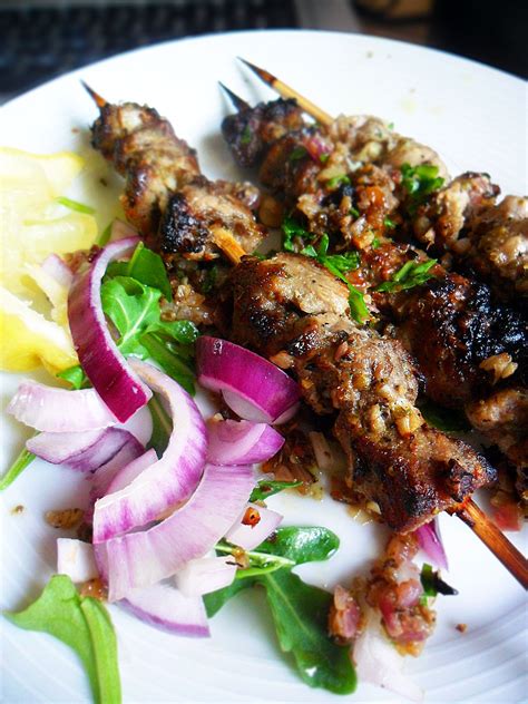 How does Tandoori Pork Souvlaki fit into your Daily Goals - calories, carbs, nutrition