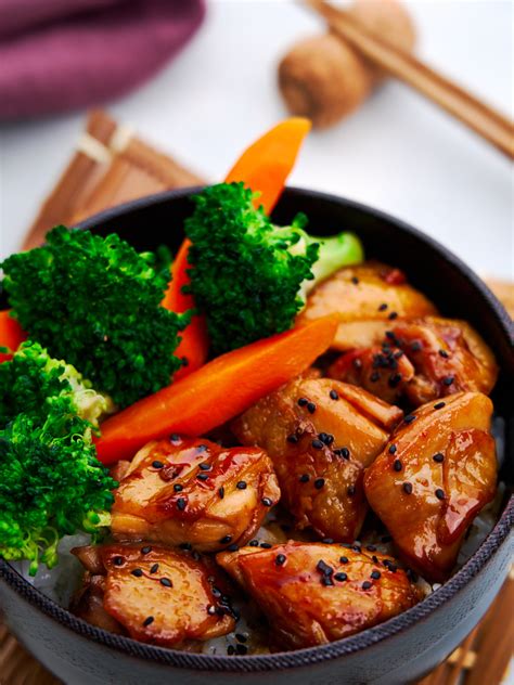 How does Teriyaki Chicken Bowl fit into your Daily Goals - calories, carbs, nutrition