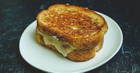 How does Texas Grilled Cheese fit into your Daily Goals - calories, carbs, nutrition