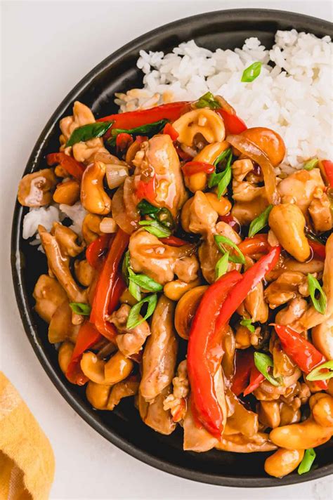 How does Thai Cashew Chicken fit into your Daily Goals - calories, carbs, nutrition