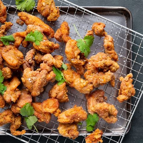 How does Thai Crispy Chicken fit into your Daily Goals - calories, carbs, nutrition