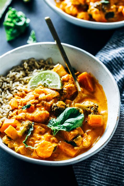 How does Thai Curry Vegetable fit into your Daily Goals - calories, carbs, nutrition